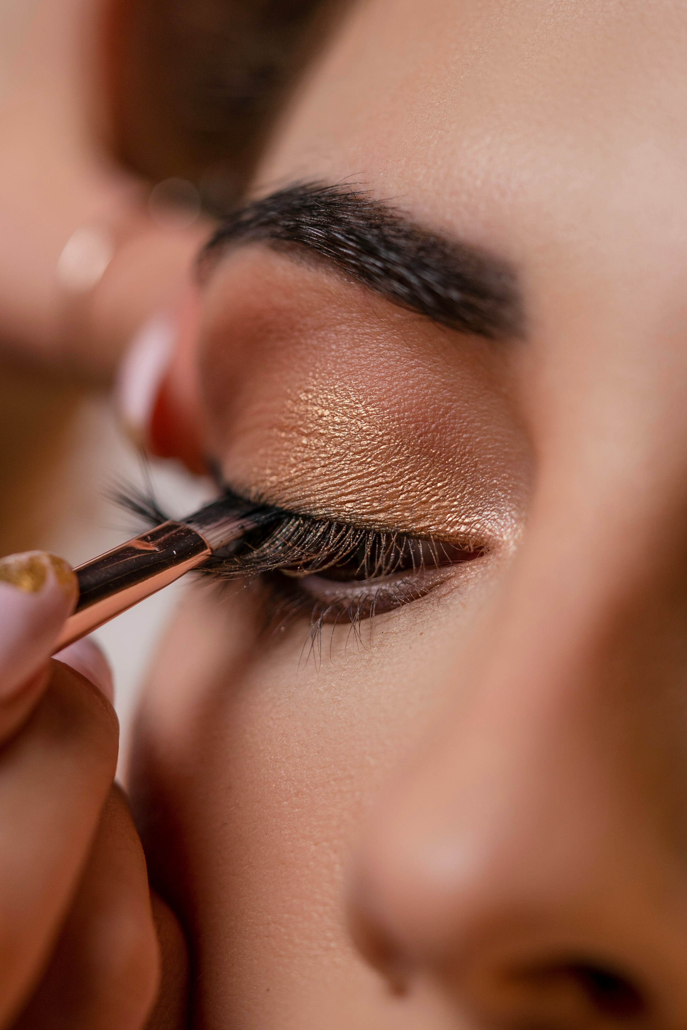 woman applying makeup
